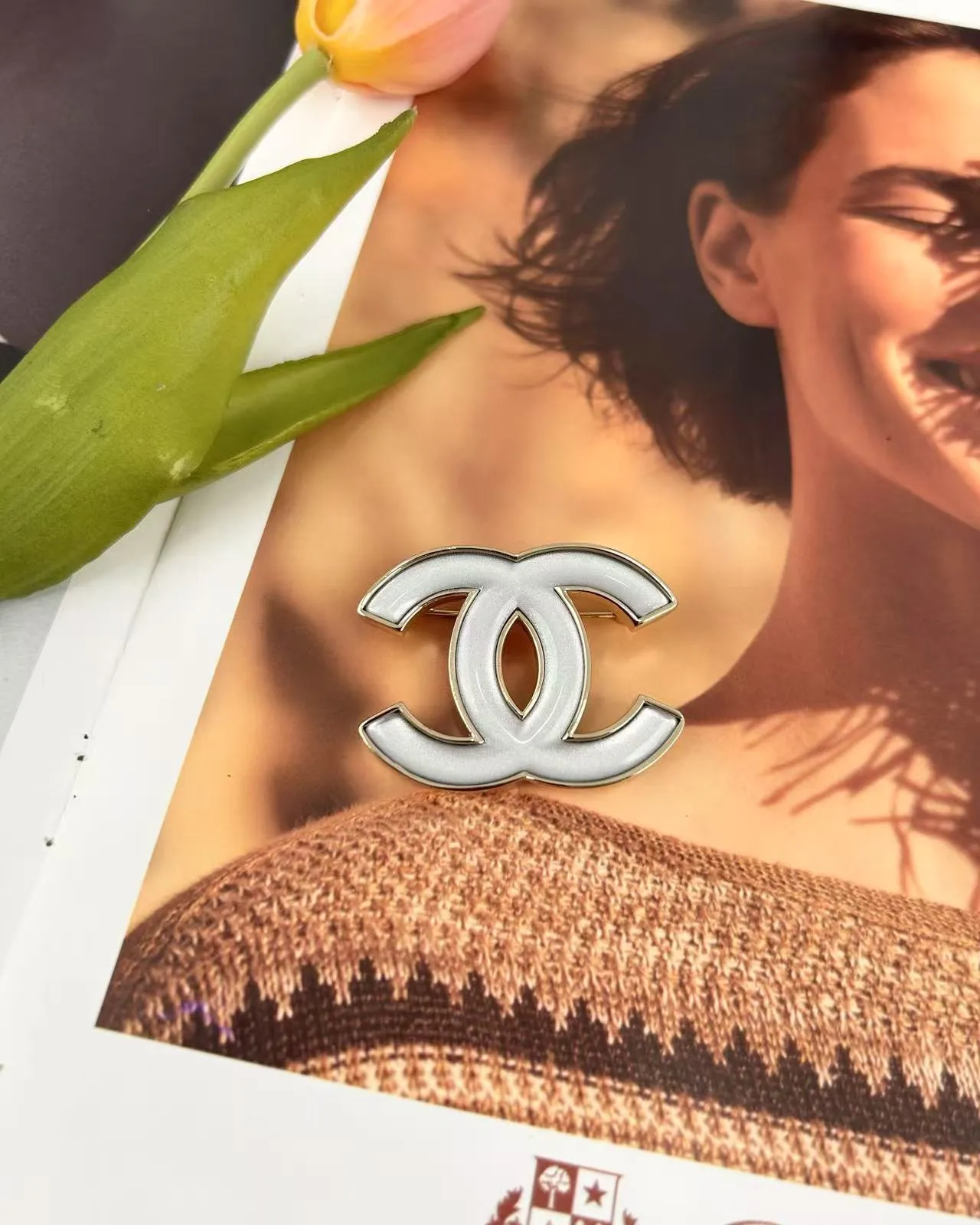 Chanel CC Logo Broche de Esmalte 2