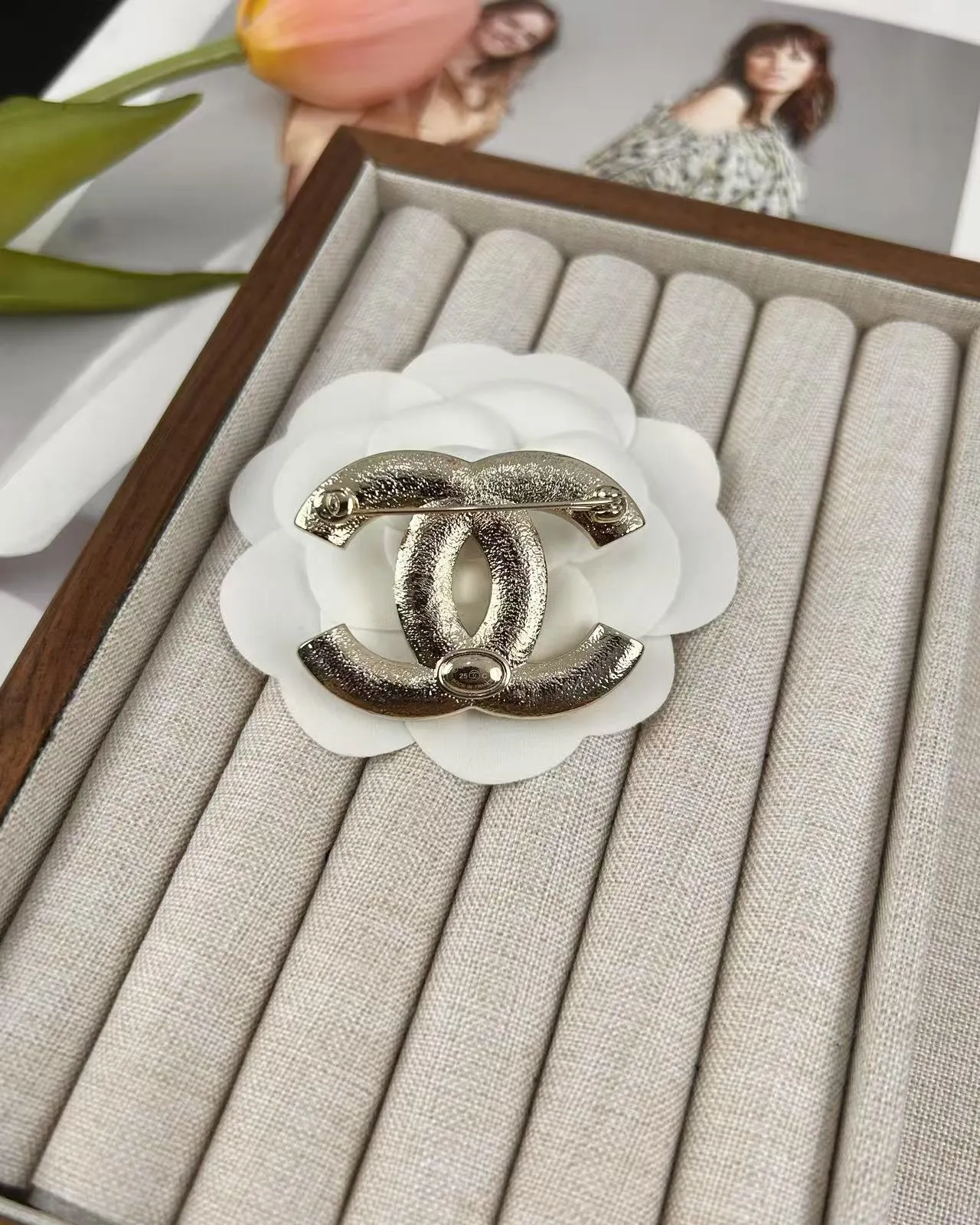 Chanel CC Logo Broche de Esmalte 3