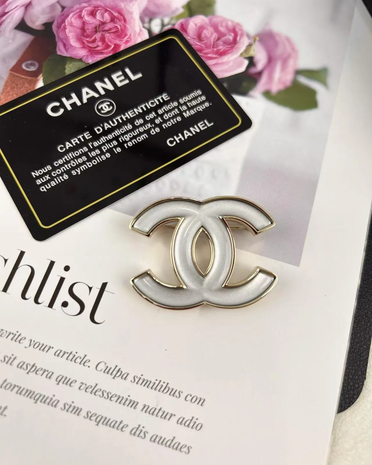 Chanel CC Logo Broche de Esmalte 4