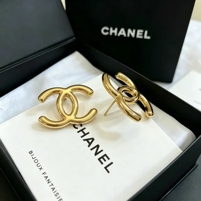 Chanel CC Logo Gold-Tone Earrings 6