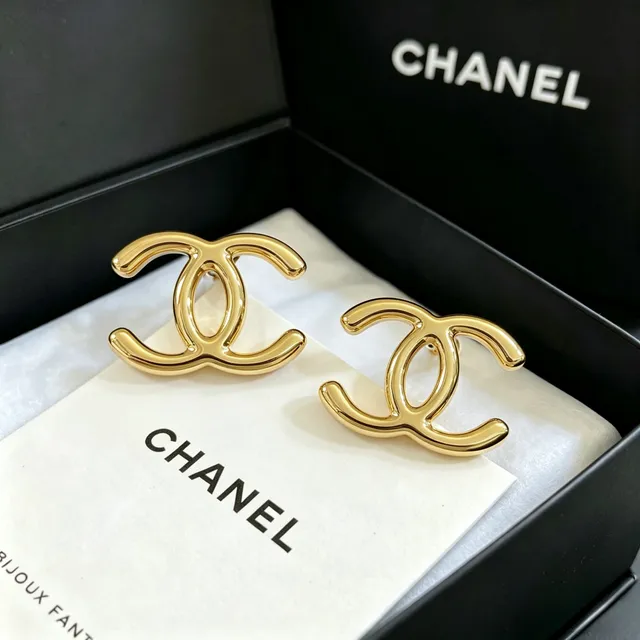 Chanel CC Logo Gold-Tone Earrings 7