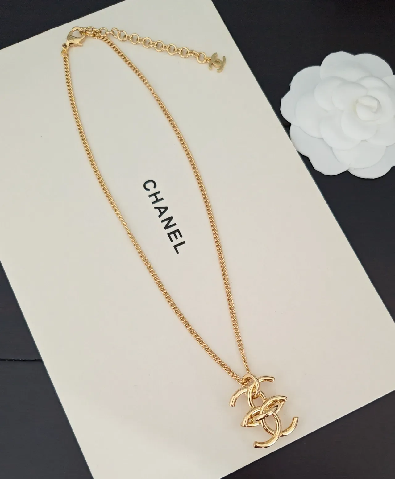 Collar Chanel CC Logo Corrente Curb Chain de ouro com pingante Interlocking 2