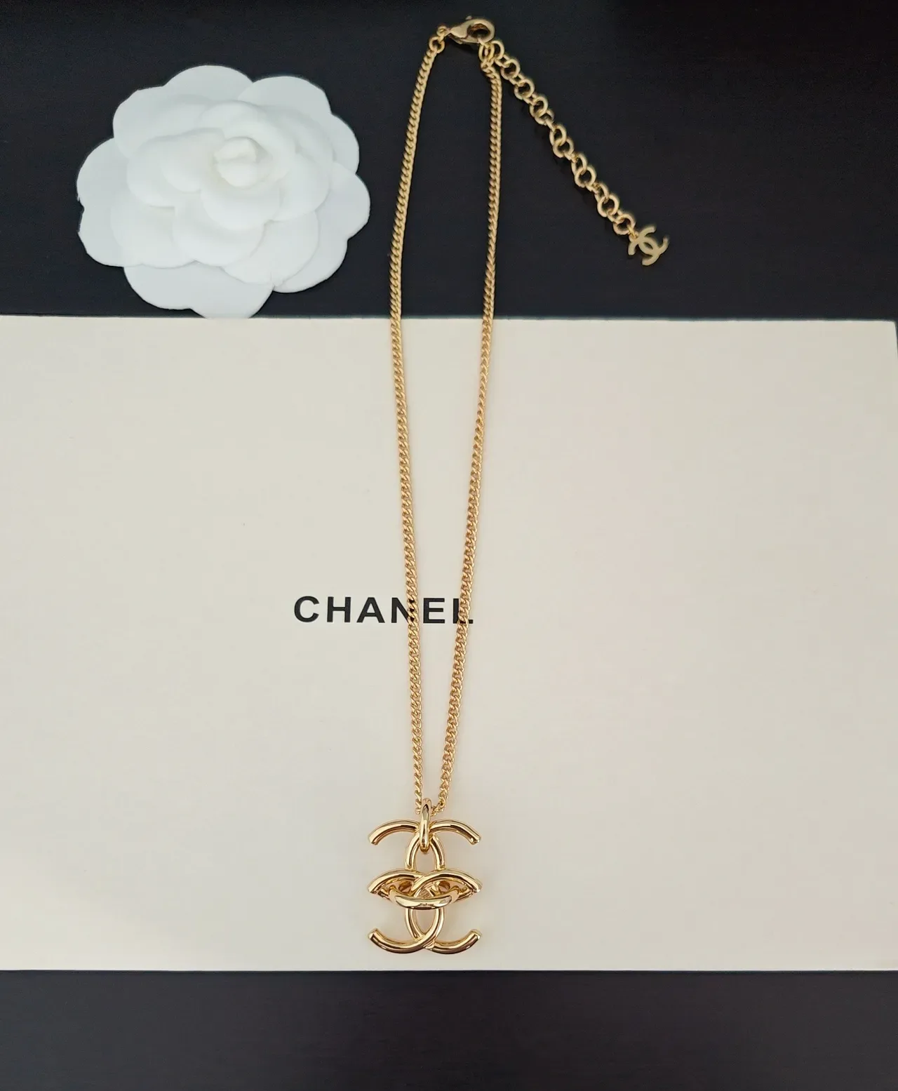 Collar Chanel CC Logo Corrente Curb Chain de ouro com pingante Interlocking 3