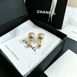 Chanel CC मोती ड्रॉप सफेद सोना आपस में जुड़ा लोगो गोला स्टड कान की अँगूठियाँ