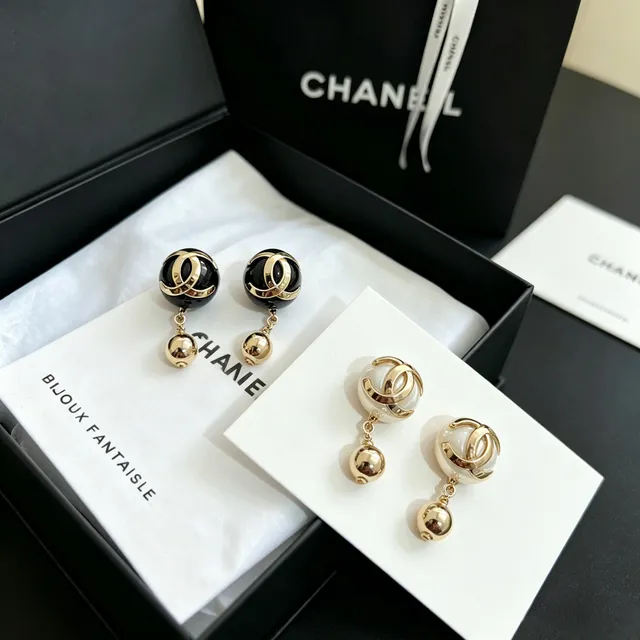 Chanel CC Pearl Drop White Gold Interlocking Logo Sphere Stud Earrings 3