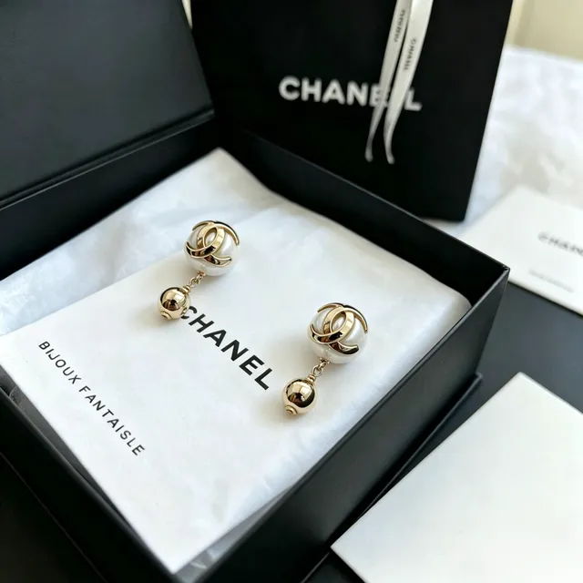 Chanel CC Pearl Drop White Gold Interlocking Logo Sphere Stud Earrings 8