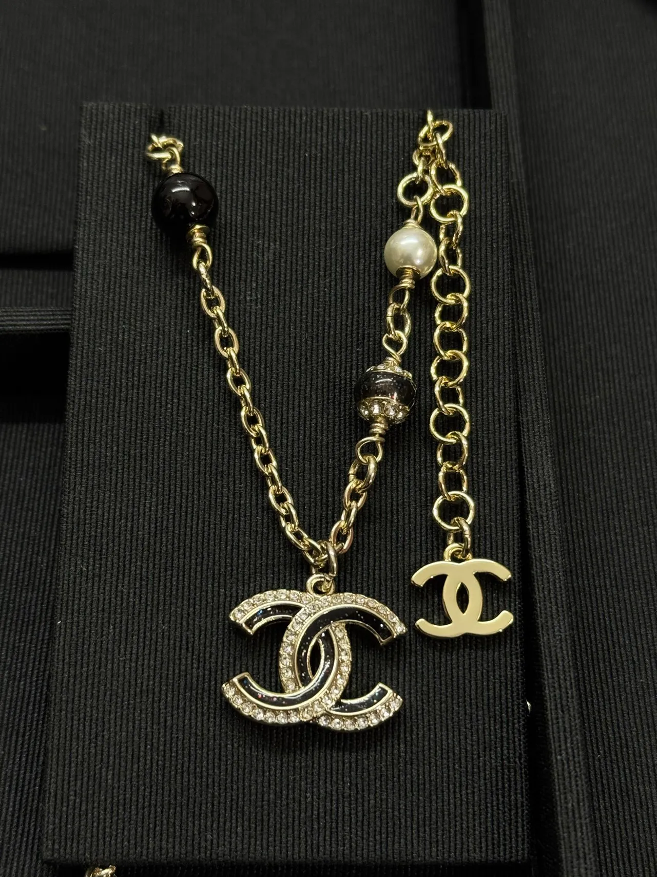Chanel CC Colar com pingente Corrente dourada preta Colar com pingentes duplos 8