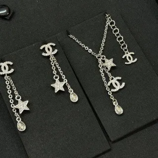 Chanel CC Star 水晶垂坠耳环