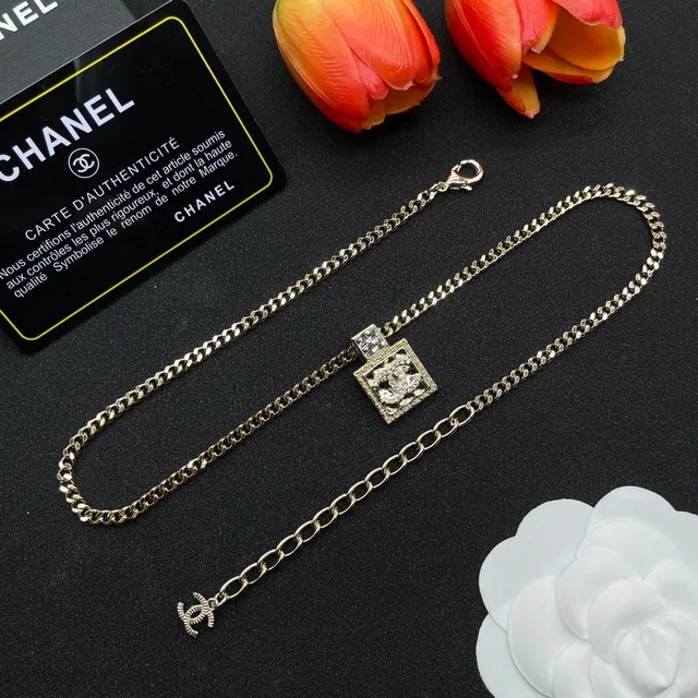 Chanel Collier Carré Classique Pendentif Chaîne Curb Dorée 3