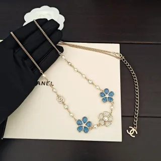 Chanel फ्लोरल नीली एनामेल पर्ल क्रिस्टल हार