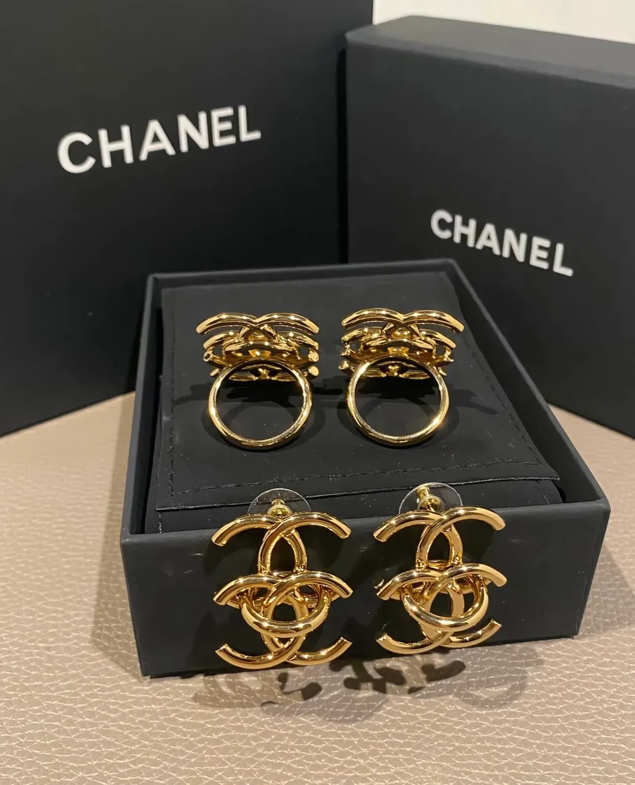 Chanel Gold Black Interlocking CC Motif Polished Ring 10