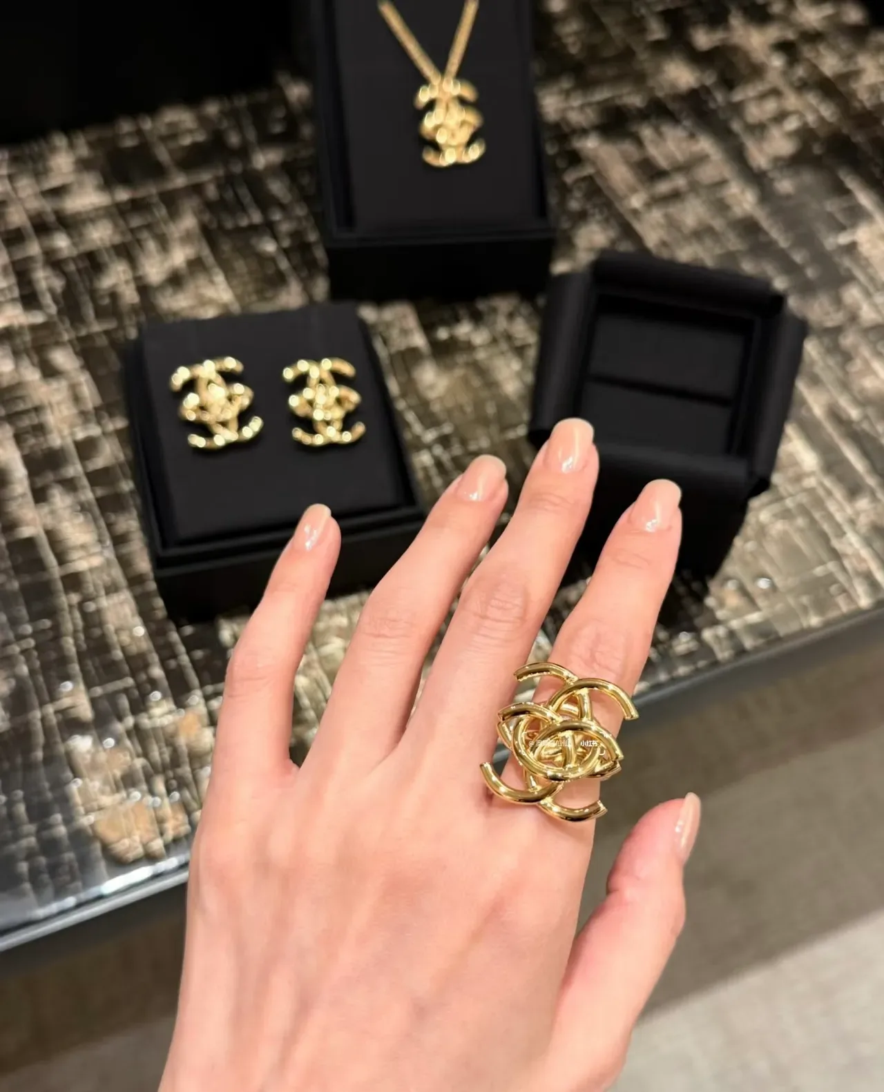 Chanel Gold Black Interlocking CC Motif Polished Ring 13
