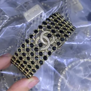 Chanel 金黑宽刚性手腕 Pavé 宝石手链