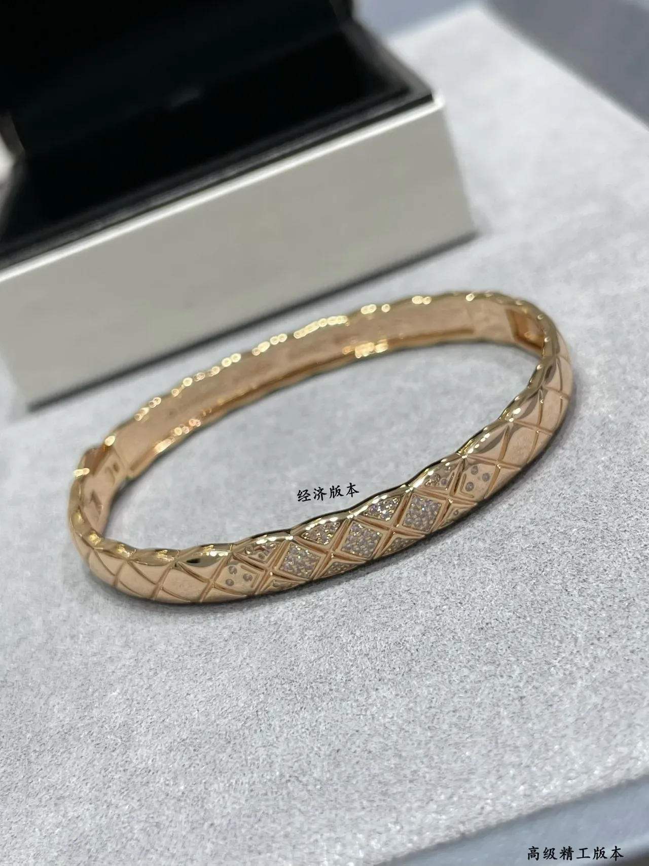 Chanel Bracelet Or Argent Motif Diamant Quilté Pavé Cristal Enlay 2