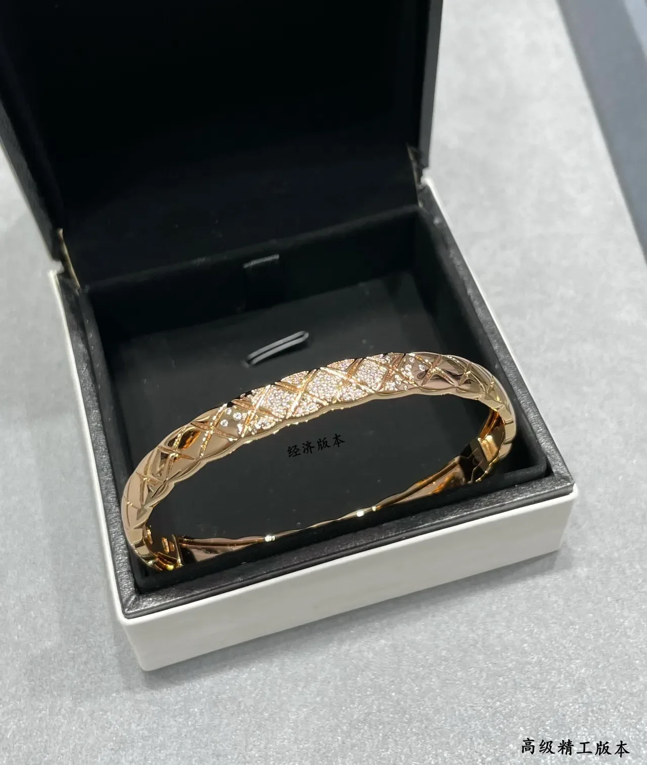 Chanel Bracelet Or Argent Motif Diamant Quilté Pavé Cristal Enlay 4