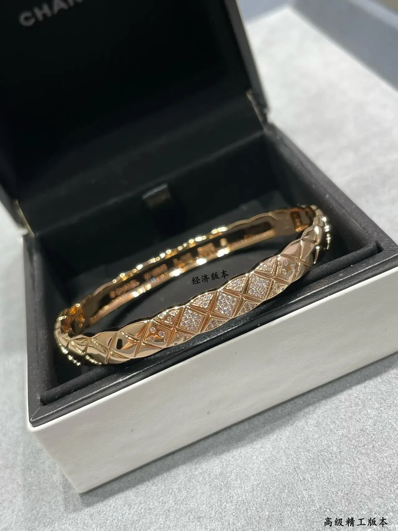 Chanel Bracelet Or Argent Motif Diamant Quilté Pavé Cristal Enlay 5