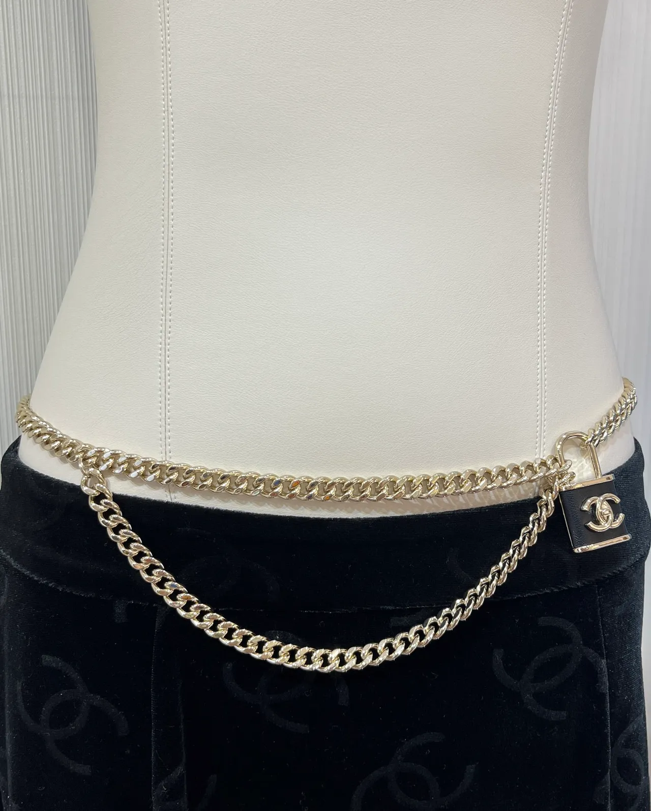 Chanel Padlock Necklace Gold Black Curb Chain CC Logo Charm Necklace 7