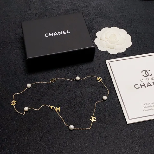 Chanel Pearl and CC Logo Necklace Gold White Chain Pearls Necklace 2