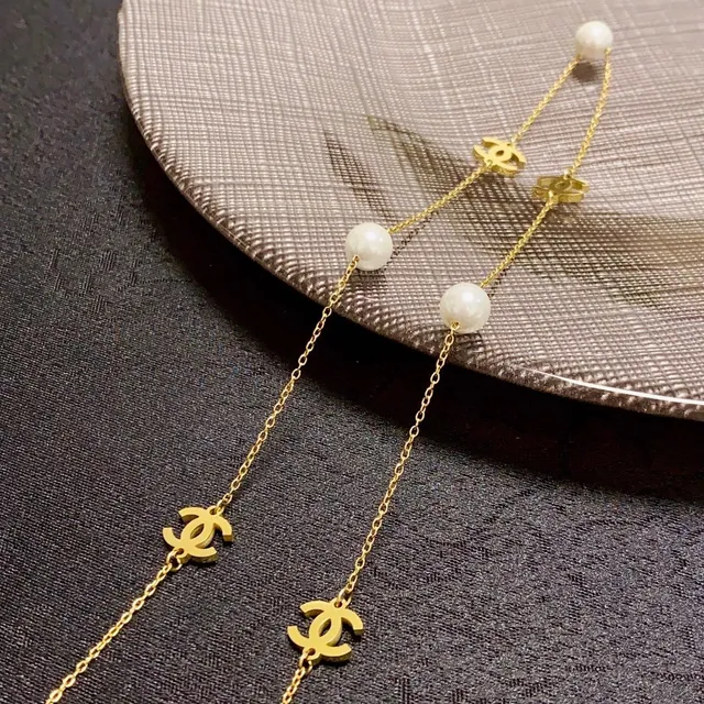 Chanel Pearl and CC Logo Necklace Gold White Chain Pearls Necklace 4