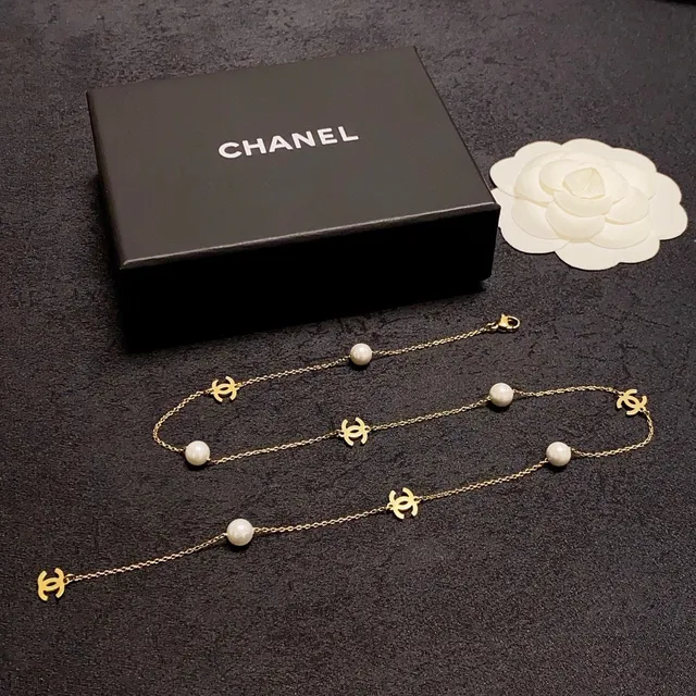 Chanel Pearl and CC Logo Necklace Gold White Chain Pearls Necklace 5