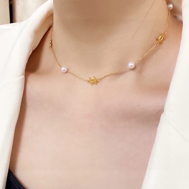 Chanel Pearl and CC Logo Necklace Gold White Chain Pearls Necklace 8