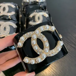 Chanel Pearl CC Clutch Black Glossy Resin Envelope Clutch