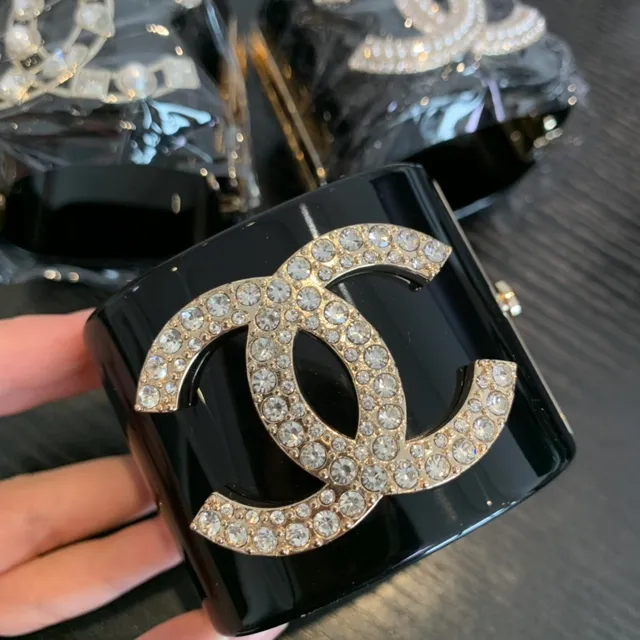 Chanel Pearl CC Clutch Black Glossy Resin Envelope Clutch 3