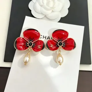 Chanel Poppy Flower 珐琅和珍珠耳环