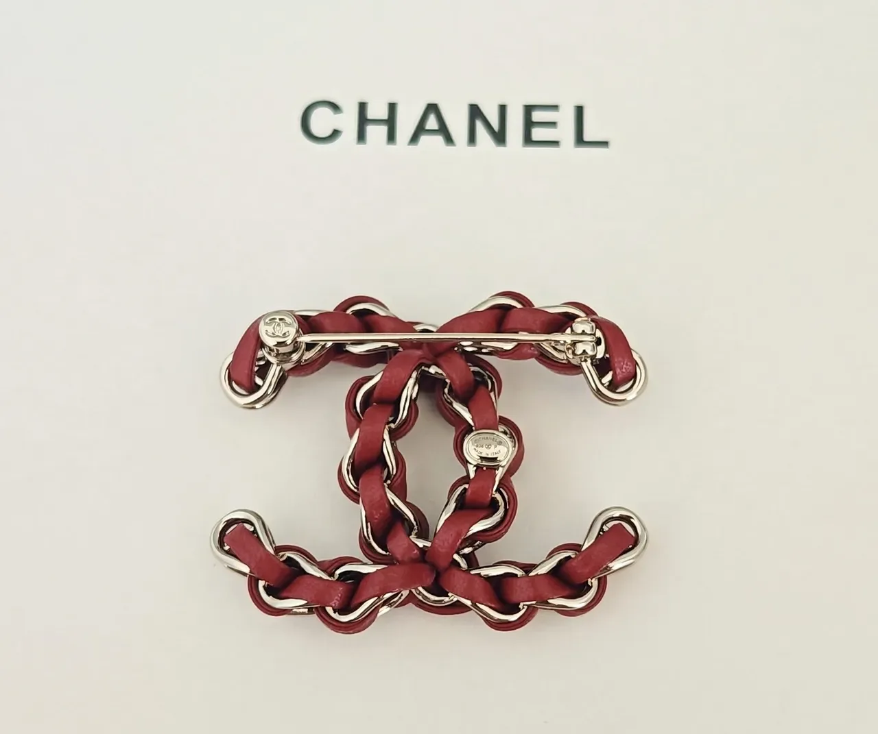 Chanel Red Silver Interlocking CC Motif Leather-Wrapped Chain Bag 2