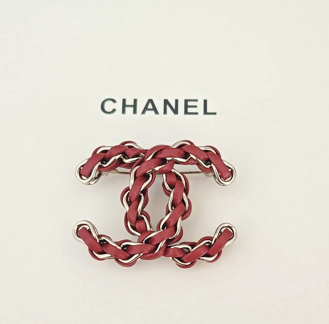 Chanel Red Silver Interlocking CC Motif Leather-Wrapped Chain Bag 3