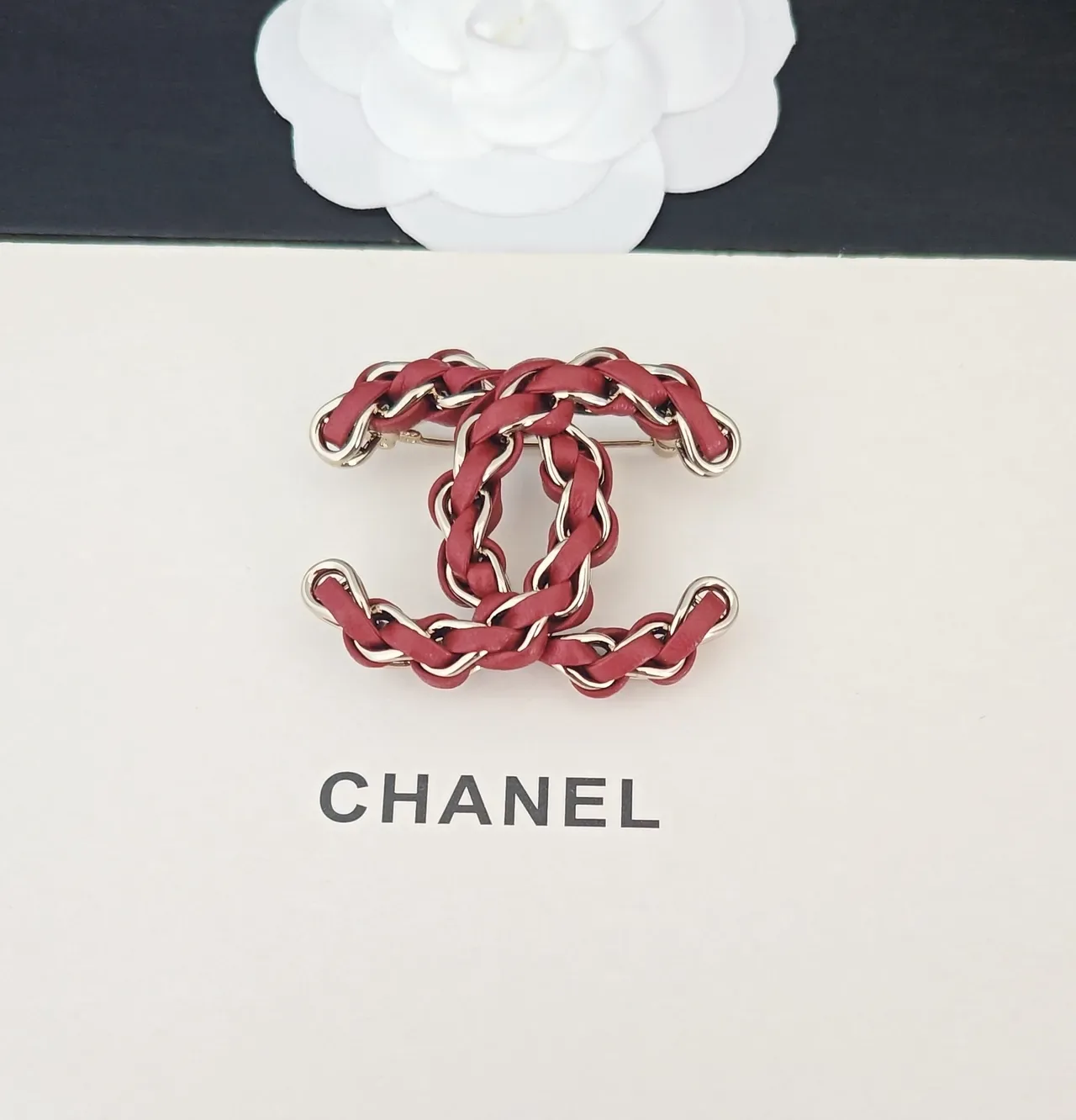 Chanel Red Silver Interlocking CC Motif Leather-Wrapped Chain Bag 4