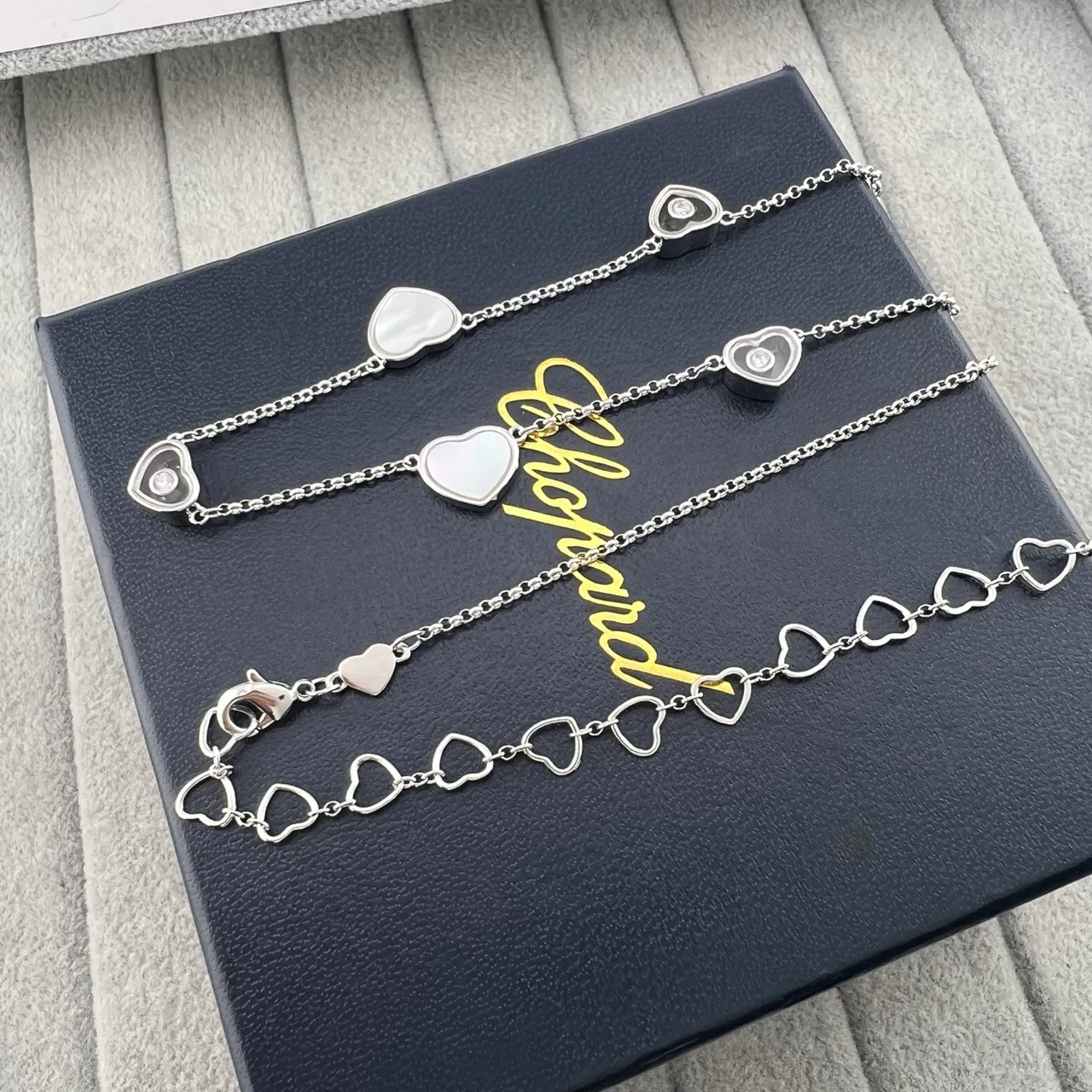 Chopard Happy Hearts Bracelets à charm flottant en forme de cœur 4
