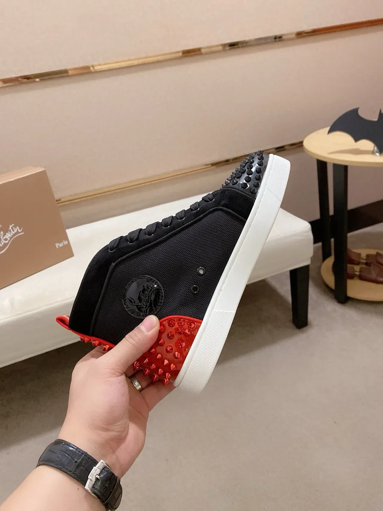 Christian Louboutin Tênis lifestyle preto e vermelho de cano alto com tachas no dedo do pé 5