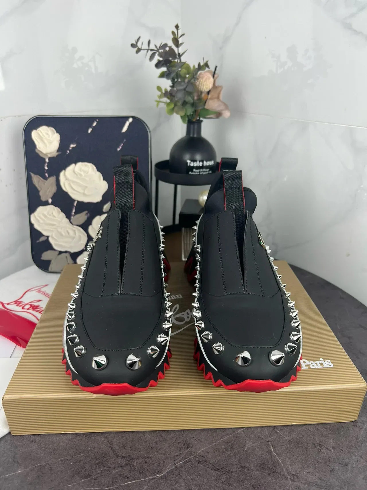 Christian Louboutin Sneakers Lifestyle Noir et Rouge à Enfiler avec Studs 8