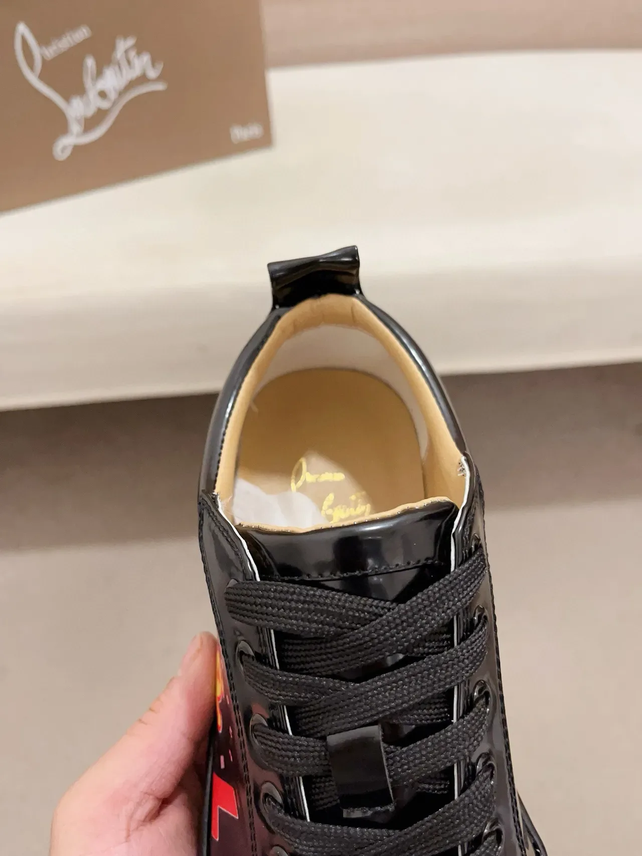 Christian Louboutin Sneakers Lifestyle Noir Brillant à Impressions Graphiques 4
