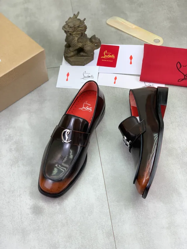 Christian Louboutin Mocassim Preto Vermelho Couro patentado Acabamento gradient Mocassim 5