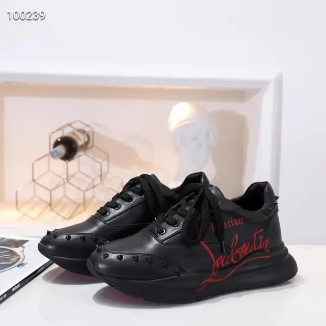 Christian Louboutin Sneakers lifestyle en cuir noir et rouge à spikes 3