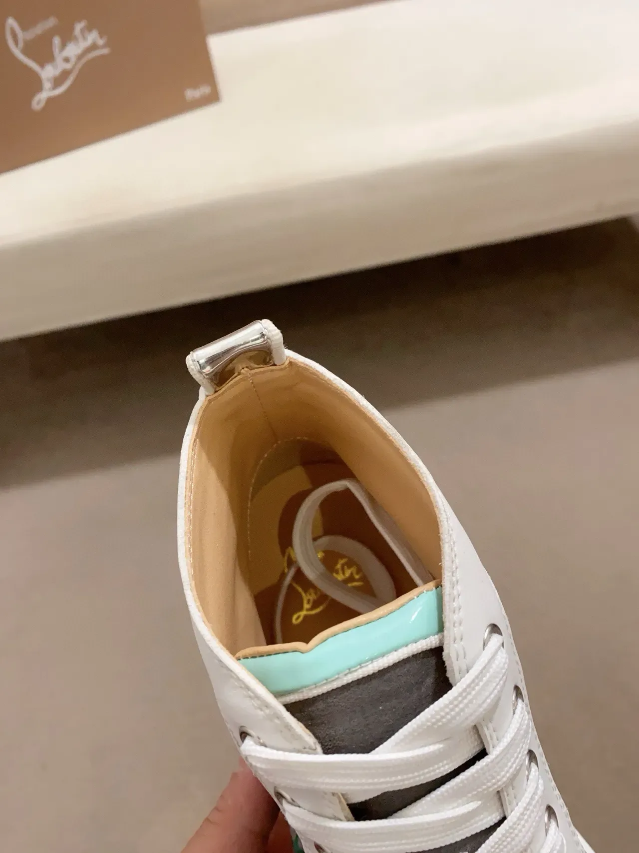 Christian Louboutin Tênis Lifestyle Branco Cinza com Embouts Studded de Topo Alto 6