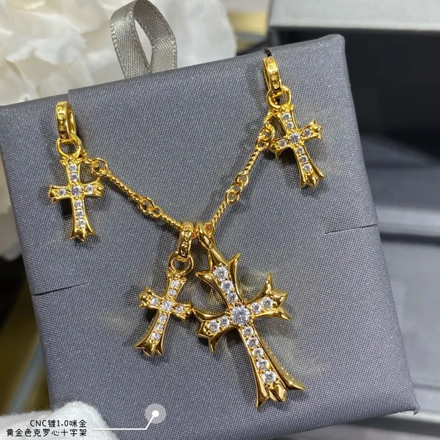 Colar de Chrome Hearts Cross em metal dourado e prateado com cristais Pavé-Set 3