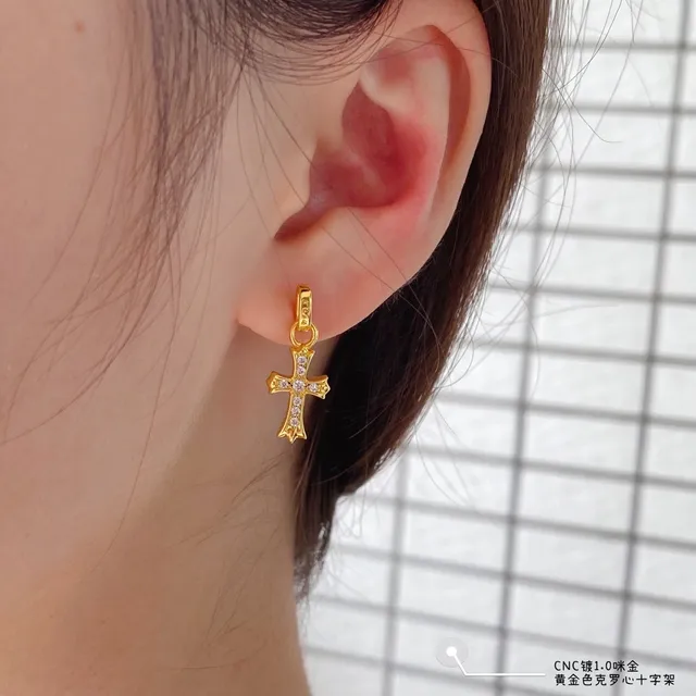 Colar de Chrome Hearts Cross em metal dourado e prateado com cristais Pavé-Set 9
