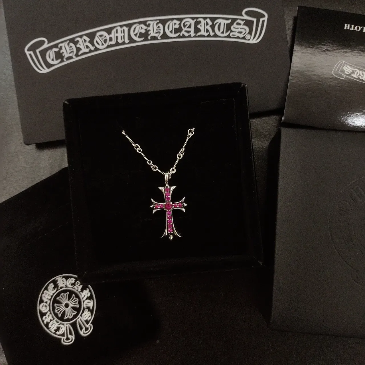 Chrome Hearts Pingente Cruz Prata Rosa Silhueta Gótica Pedras Pavé-Set Colar 4
