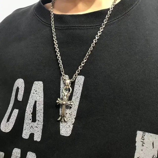 Chrome Hearts Gothic Cross Silver-Tone Necklace 4