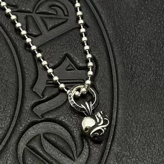 Chrome Hearts Collier avec pendentif croix en forme de cœur 4