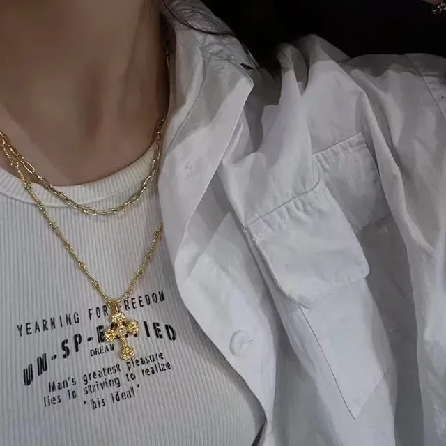 Colar Chrome Hearts Cruz Gótico Ornada com Cristais Pavé e Acabamento em Ouro 3