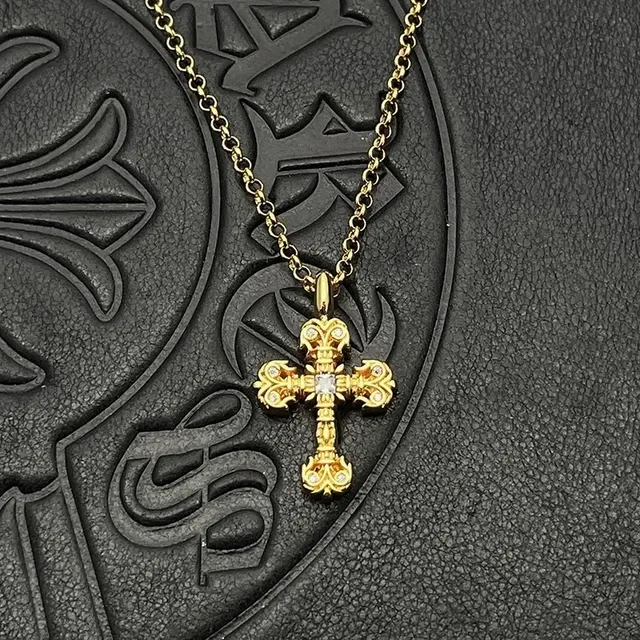 Colar Chrome Hearts Cruz Gótico Ornada com Cristais Pavé e Acabamento em Ouro 6