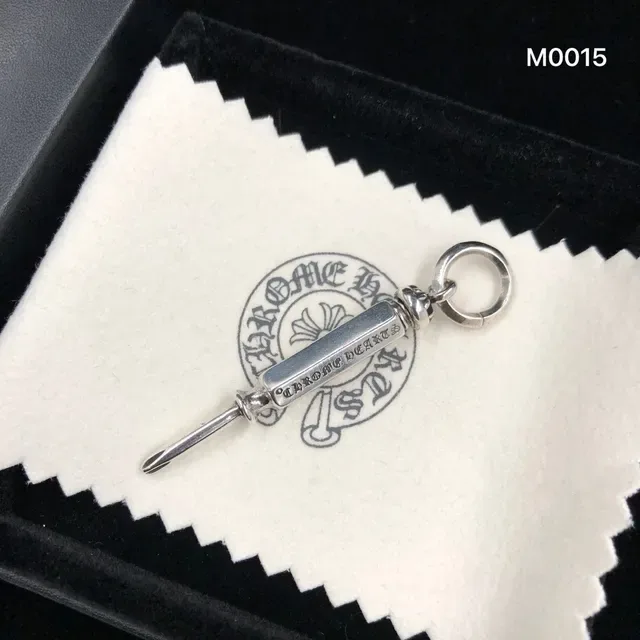 Chrome Hearts 笔式刻字银色项链 3