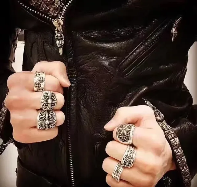 Chrome Hearts Bague Argent Noir Bande Hexagonale Motifs Floraux Croix Surélevés 3