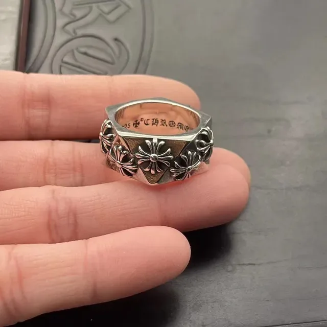 Chrome Hearts Bague Argent Noir Bande Hexagonale Motifs Floraux Croix Surélevés 5