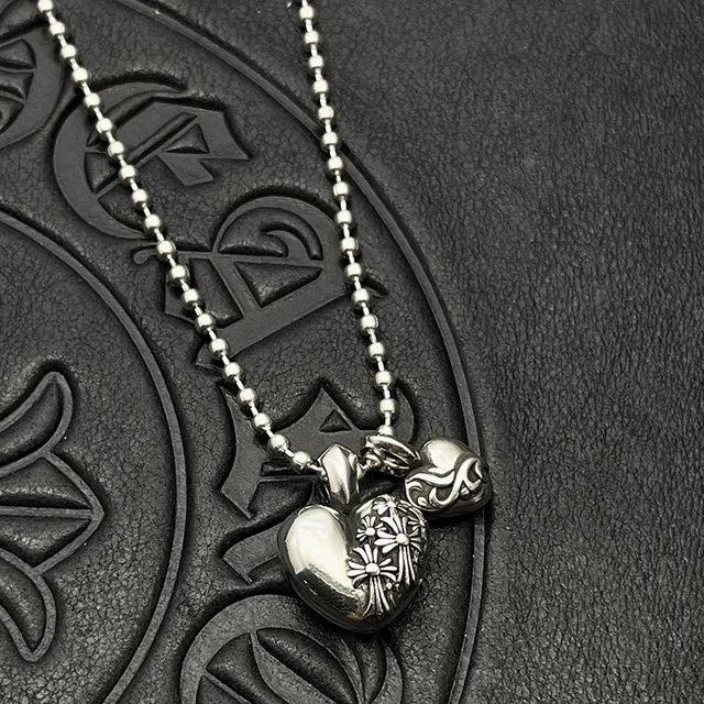 Chrome Hearts Collier Triple Cœur Chaîne Argentée Noire avec pendentifs 3