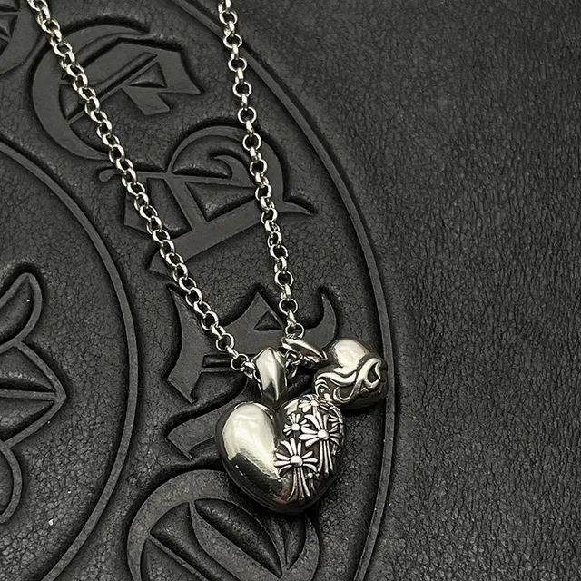 Chrome Hearts Collier Triple Cœur Chaîne Argentée Noire avec pendentifs 5